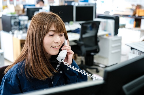 品質管理で働く社員の様子