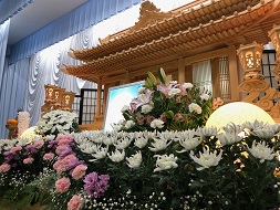 岐阜斎場13施設の運営を行い人生最後の儀式のサポートをしております。今後も業務拡大予定です。