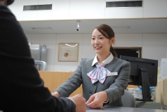 お客さまと近い距離で話をして仕事をしたいと思ったことが入庫のきっかけ（廣瀬さん／窓口担当）