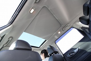 自動車サンルーフロールカーテン