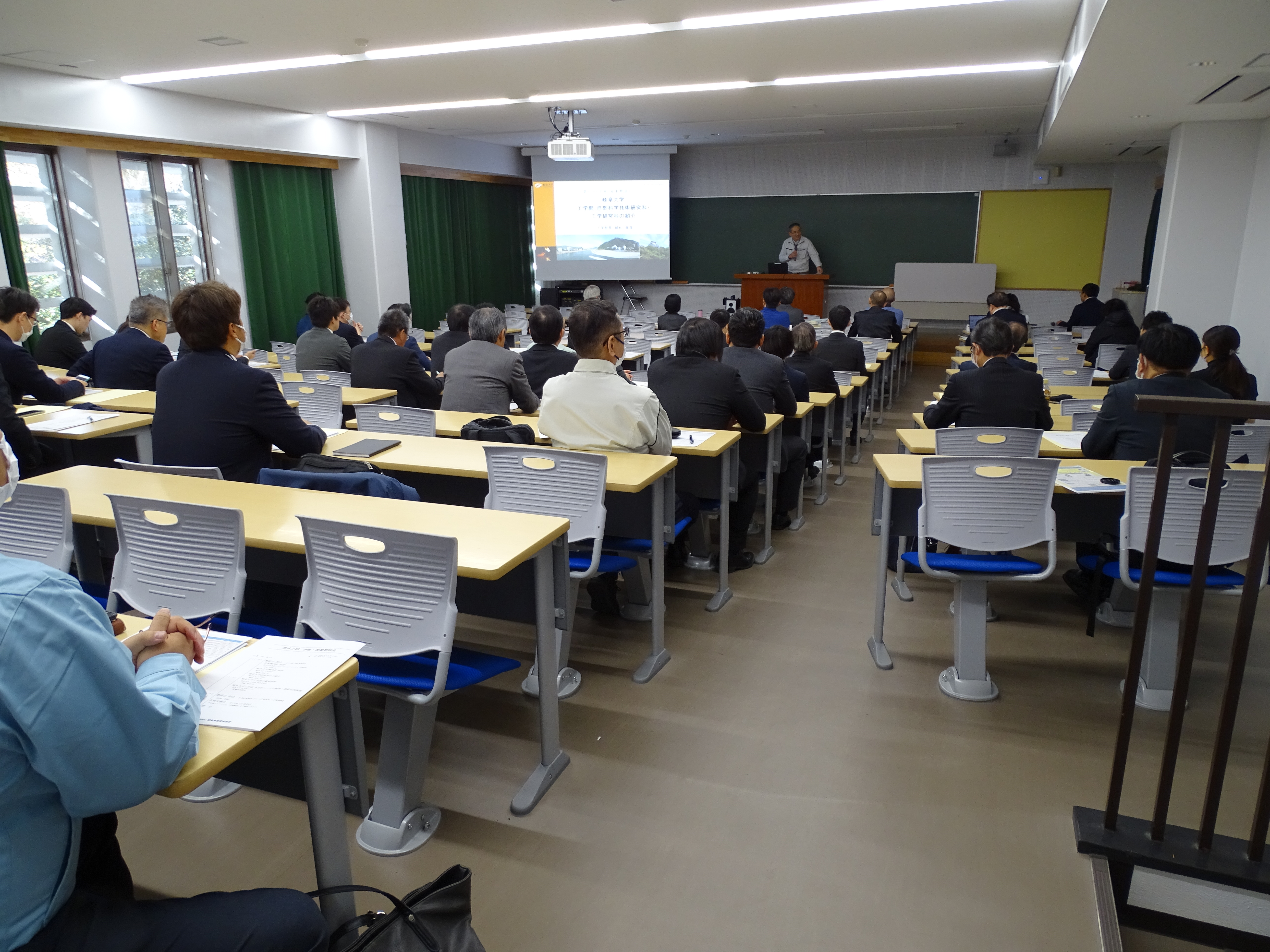 第42回 学術産業懇談会を開催